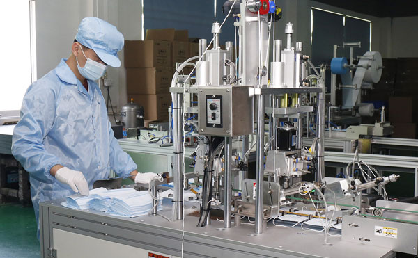 1649838130525344.jpg 口罩機(jī)器生產(chǎn)設(shè)備.jpg