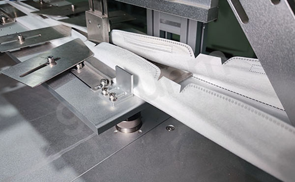 1650011306922245.jpg 全自動(dòng)一拖一kf94魚(yú)型口罩機(jī)1.jpg