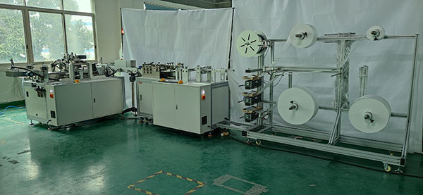 1652688162368341.jpg 全自動一拖一口罩生產(chǎn)機(jī).jpg
