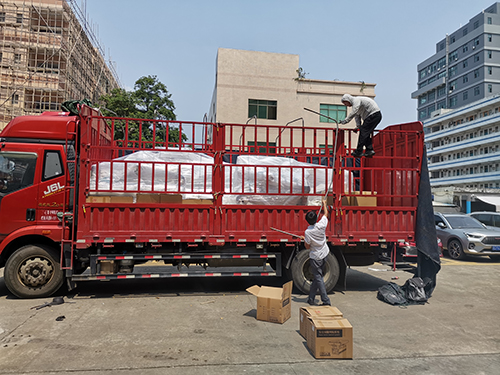 1665731305433679.jpg 口罩機(jī)發(fā)貨.jpg